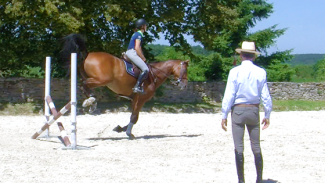 Départ au galop et contrôle du cheval à l’obstacle