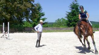 Départ au galop et contrôle du cheval à l’obstacle