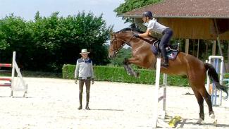 Exercice de mise en confiance du cheval et du cavalier à l’obstacle